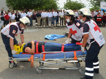 Exhortan a vacacionistas a extremar precauciones al conducir