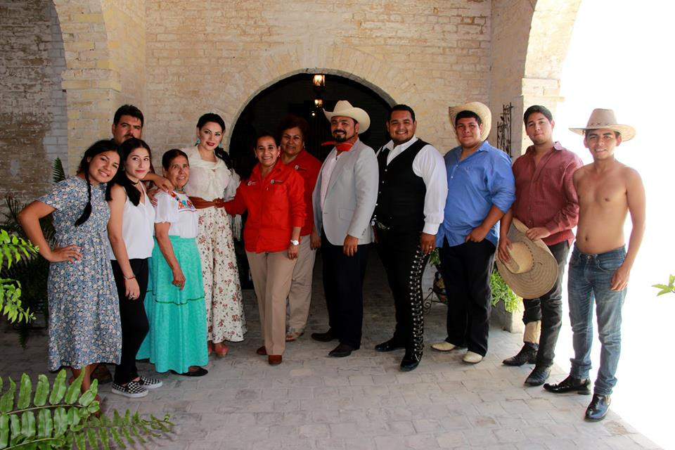 Alcaldesa visita grabaciones de película "Bandida de Amores"