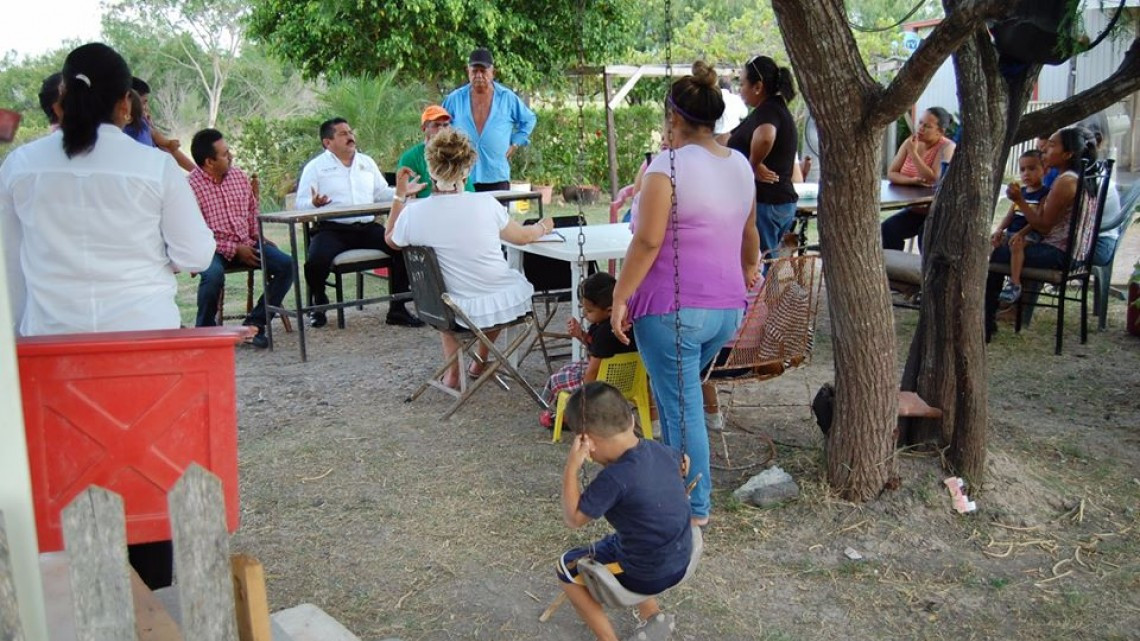 Alcalde visita a vecinos de colonia Humberto Treviño