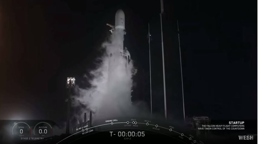 Space X lanza el Falcon Heavy para poner en órbita 24 satélites