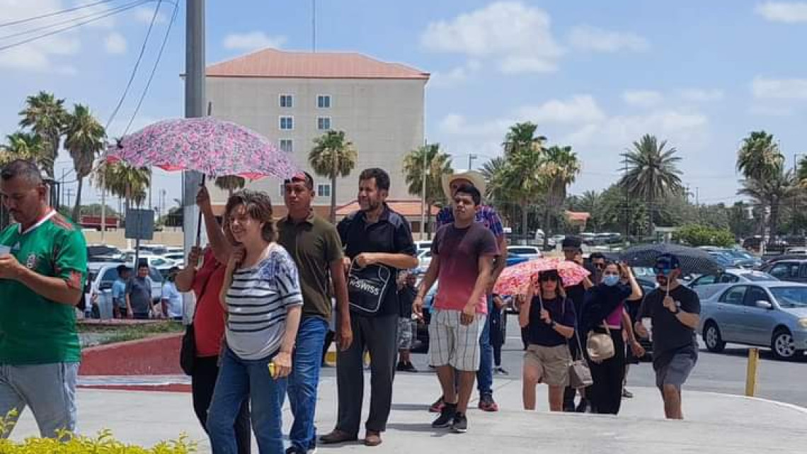Saturan electores casillas especiales, solo hay mil boletas por elección