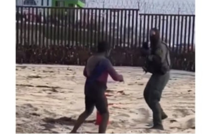 Se viraliza combate cuerpo a cuerpo entre "coyote" y oficial estadounidense 