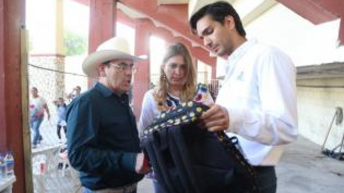 Realizan charreada en apoyo a la educación