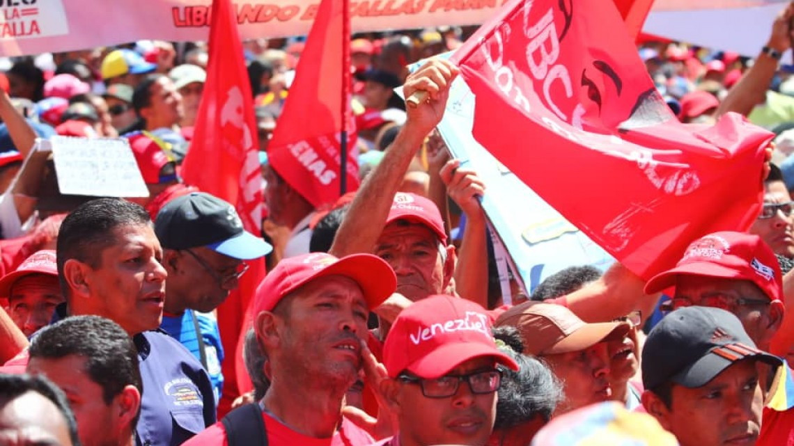 Juan Guaidó jura asumir como presidente encargado de Venezuela