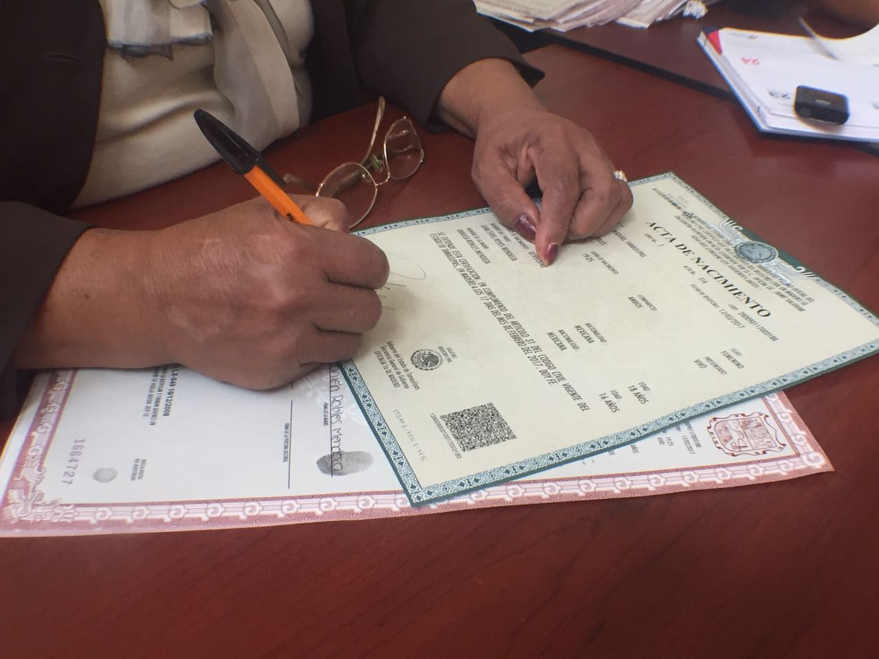 Melania se pone de moda en las oficinas del Registro Civil