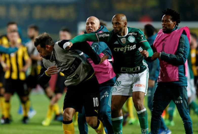 Protagonizan Palmeiras y Peñarol pelea en Copa Libertadores
