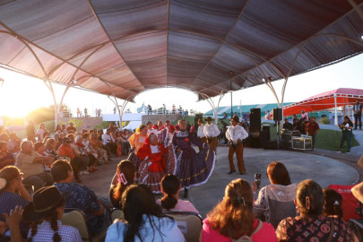 Dirección de Arte y Cultura celebra a las madres de Nuevo Laredo con danzón, folclor y serenata romántica