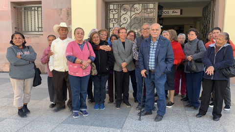 Se manifiestan jubilados del Hospital Civil