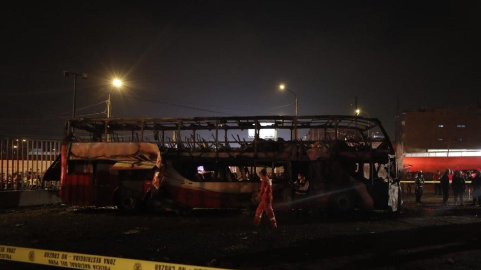 Incendio en autobús de pasajeros en Perú deja varios muertos