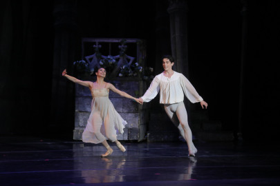 Enamoran ‘Romeo y Julieta’ a público neolaredense en festival internacional de la Costa del Seno Mexicano