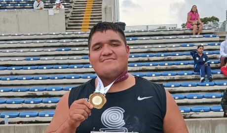 Estudiante del COBAT gana oro en lanzamiento de bala en Juegos Nacionales