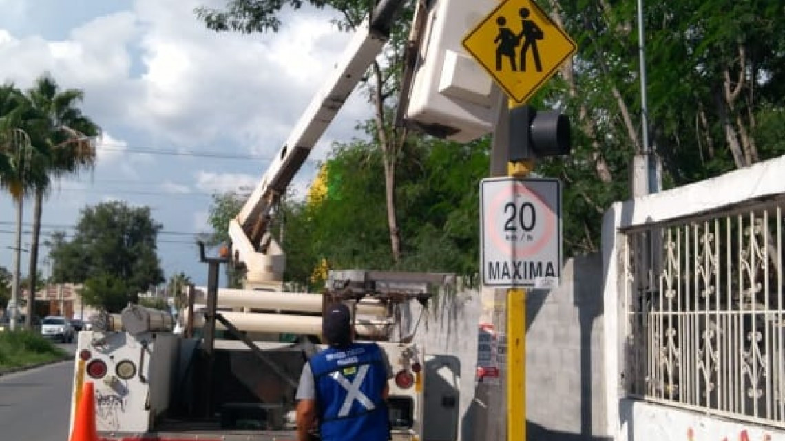 Repara semáforos Dirección de Vialidad y Semaforización