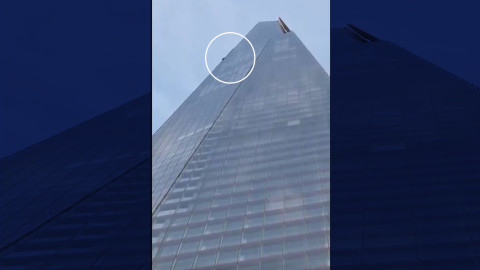 Un hombre sin cuerda escala el Shard en Londres