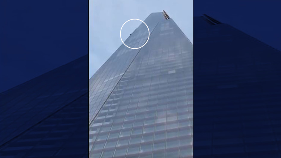 Un hombre sin cuerda escala el Shard en Londres
