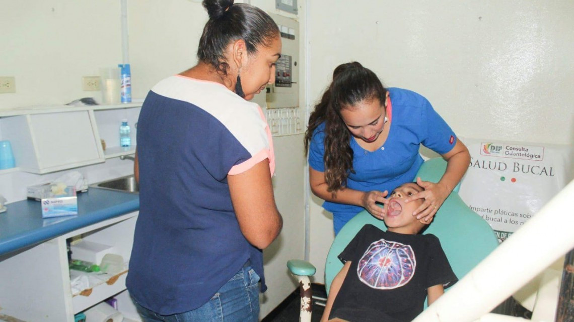 Acerca DIF servicios a familias de la colonia Tamaulipas 