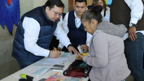 Hace entrega Gobierno de apoyos a adultos mayores