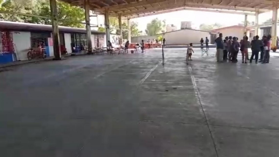 Director esconde a dos niños con tuberculosis en escuela