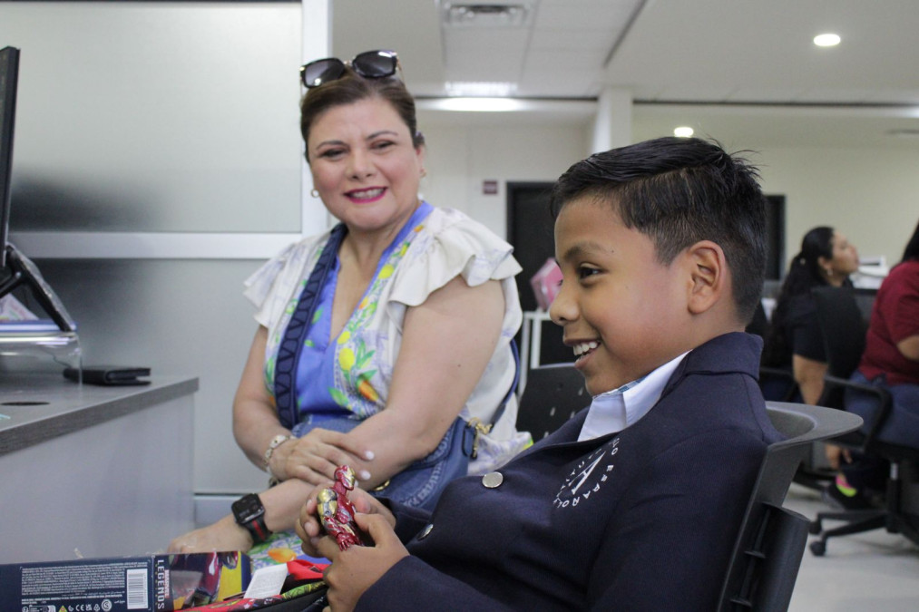 Apoya Gobierno Municipal a 14 estudiantes con programa “Heroes UNE”