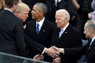 Trump pide a estadounidenses rezar por el éxito del gobierno de Biden