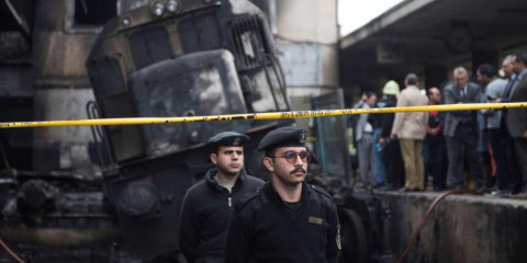 Renuncia ministro de Transporte de Egipto tras accidente de tren