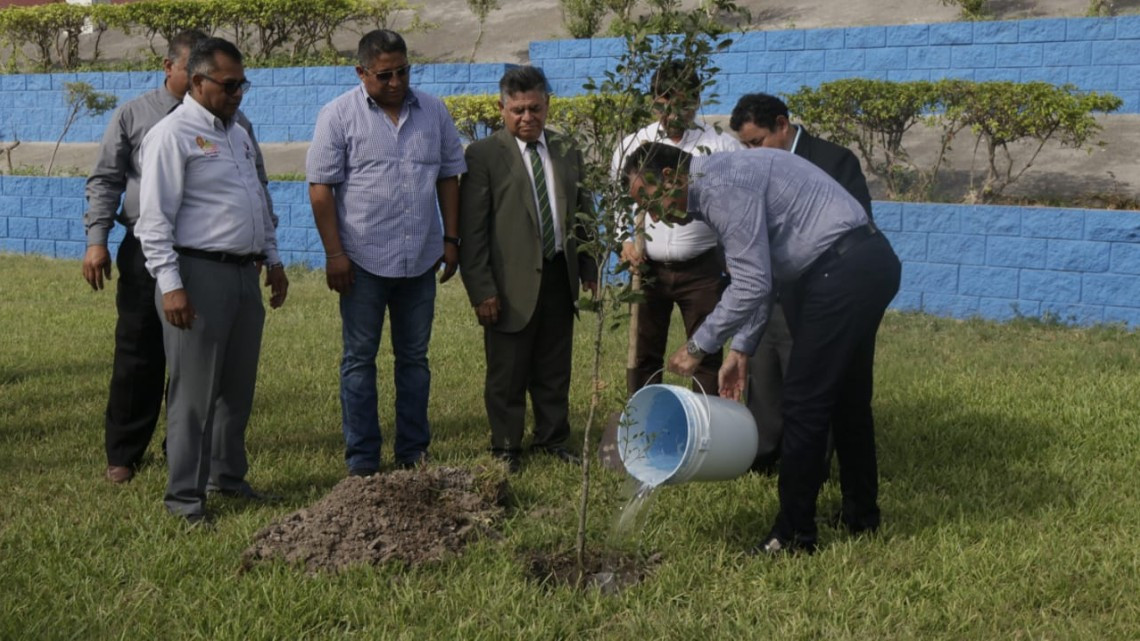 Firma Alcalde por la Proclamación de la Madre Tierra