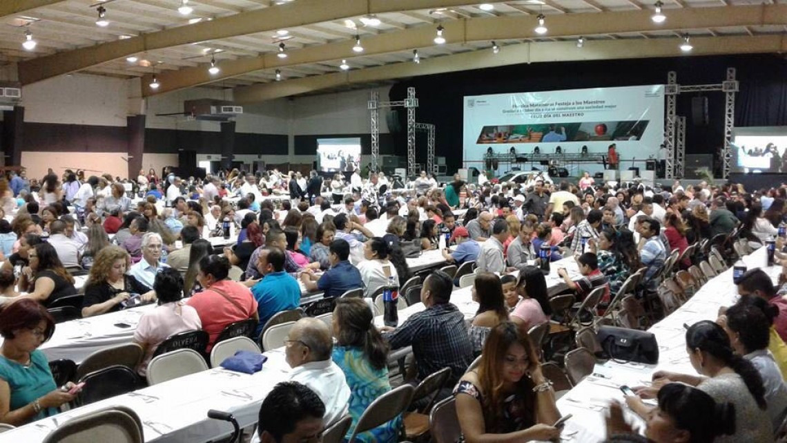 Ayuntamiento celebra a maestros de Matamoros 