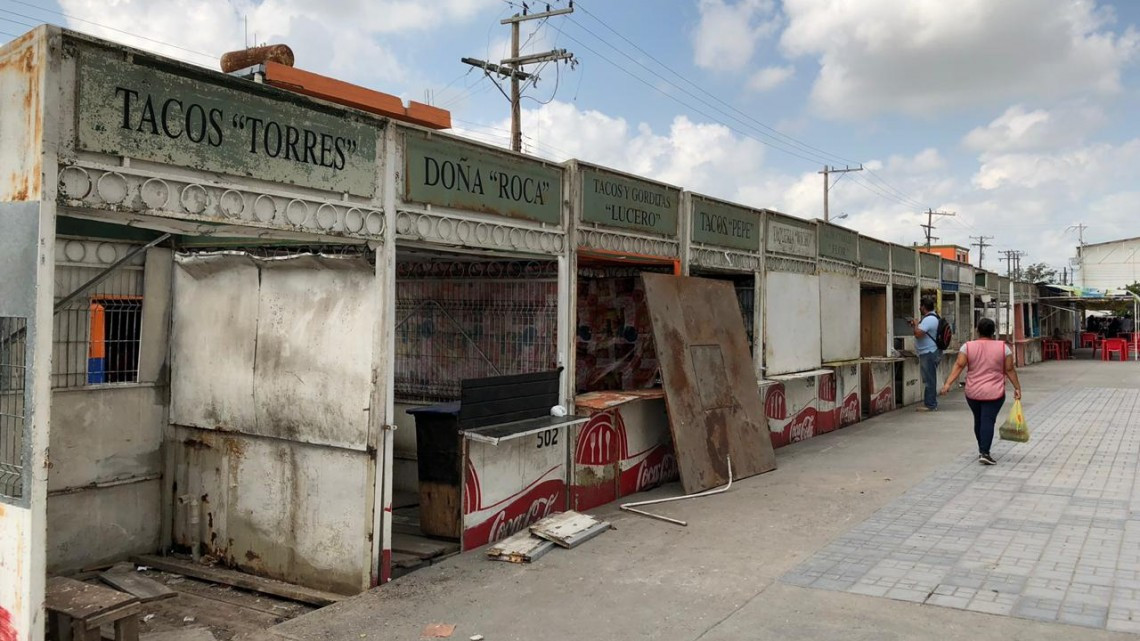 Desalojan a 17 locatarios de la plaza “Allende”