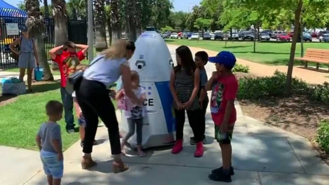 Llegan policías robóticos a California