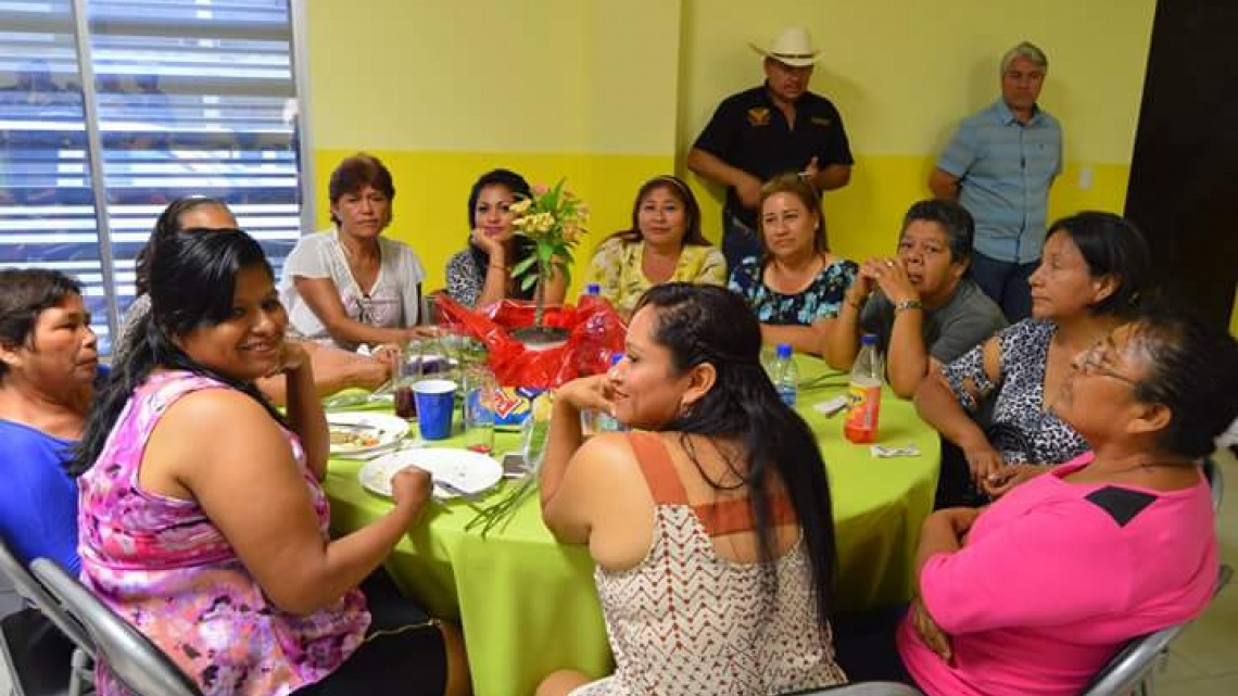 Festejan "Día de la madres" para las mujeres del sindicato de limpieza