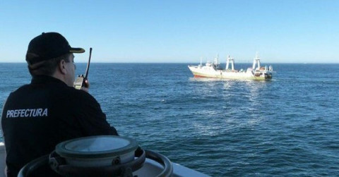 Se hunde pesquero chino y salvan a tripulantes 