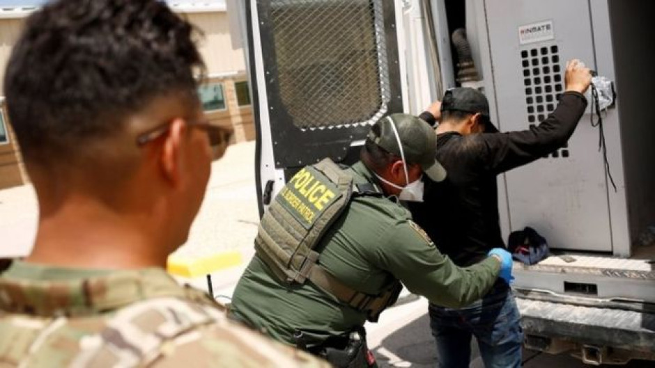 Detenciones de migrantes en la frontera alcanzan cifra récord durante septiembre: CBP