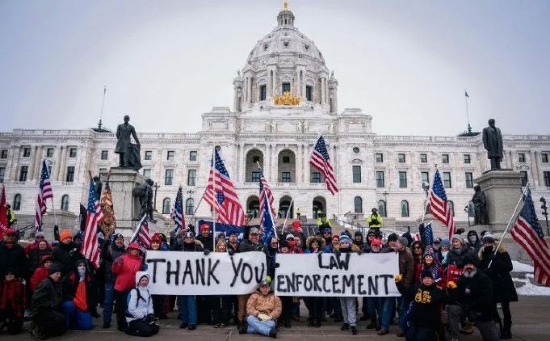 Continúan las detenciones tras asalto al Capitolio 