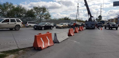 Instala Municipio divisores de tráfico para mejorar fluidez en puente internacional 