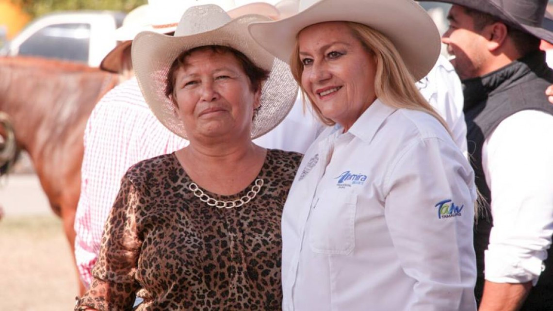 Alcaldesa asiste a Aniversario del el ejido Santa Juana