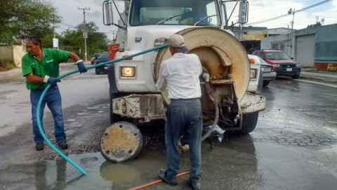 Comapa trabaja con equipo vactor