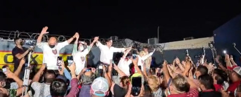 Carlos Peña se proclama virtual vencedor de la elección