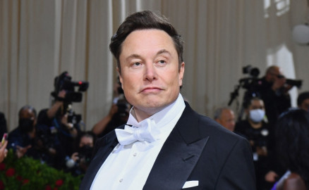 Elon Musk quiere comprar BTS