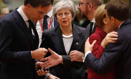 Parlamento británico ordena a May buscar prórroga para el Brexit