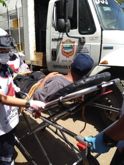 Camión compactador de basura le cercena los cinco dedos de un pie