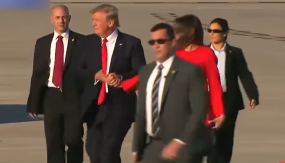 Captan nuevo desplante de Donald Trump a Melania