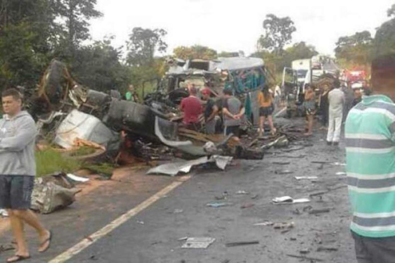 Accidente en carretera de Brasil deja 13 muertos y 39 heridos 
