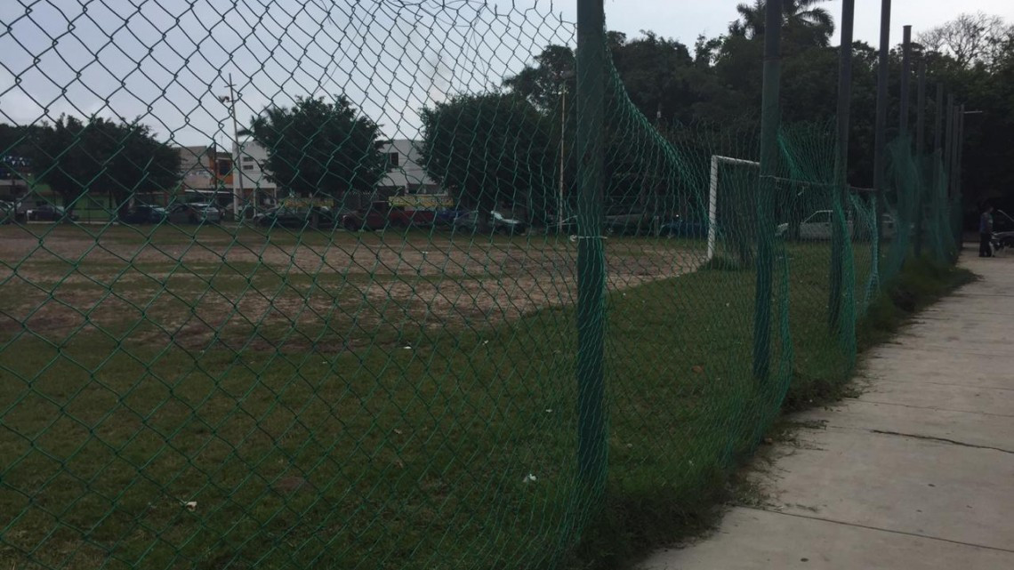 Exigen en la Hipódromo la rehabilitación de campo de fútbol 