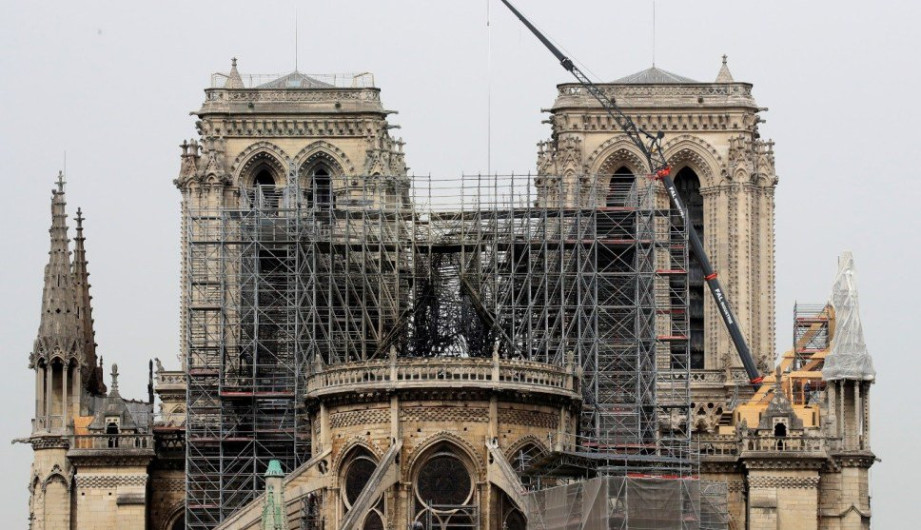 Encuentran colillas de cigarro en los andamios de Notre Dame