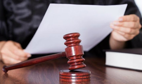 Dictan sentencia de 60 años a mujer por sostener relaciones con menores