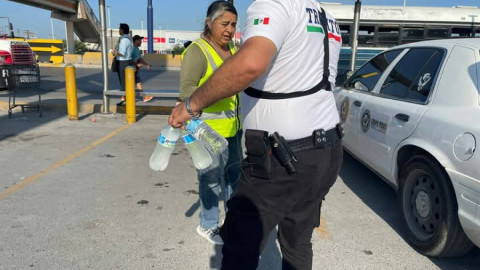 Tránsito Local y Grupo Puma apoyan a la ciudadanía por calor extremo