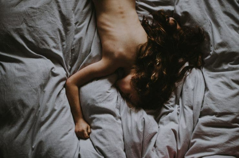 El sexo ha disminuido entre jóvenes en este siglo XXI: estudio