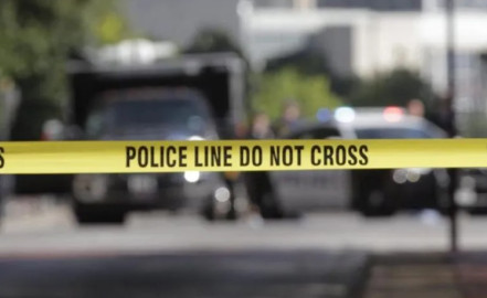 Carro choca contra restaurante y deja dos personas muertas en EU