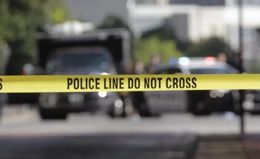 Carro choca contra restaurante y deja dos personas muertas en EU