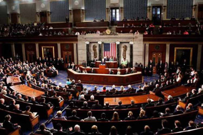  Senado aprueba limitar capacidad de Trump contra Irán
