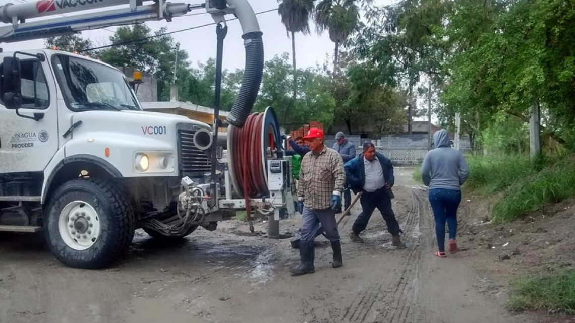 Comapa trabaja con equipo vactor